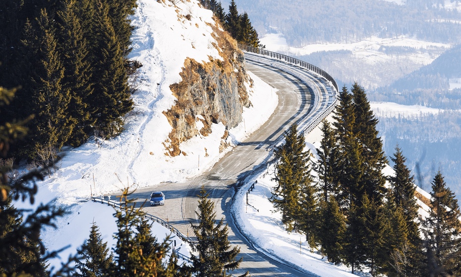 Mountain driving in extreme winter conditions